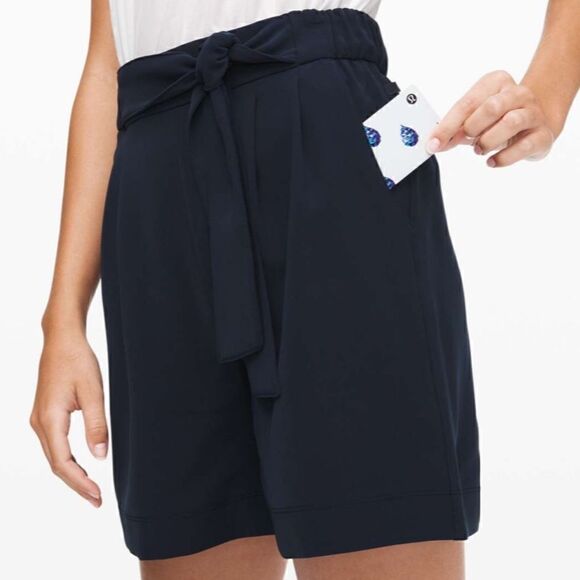 Lululemon Noir Short 5.5"  - Picture 1 of 6